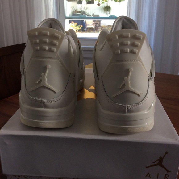 Air Jordan Sneakers - Picture 7 of 8